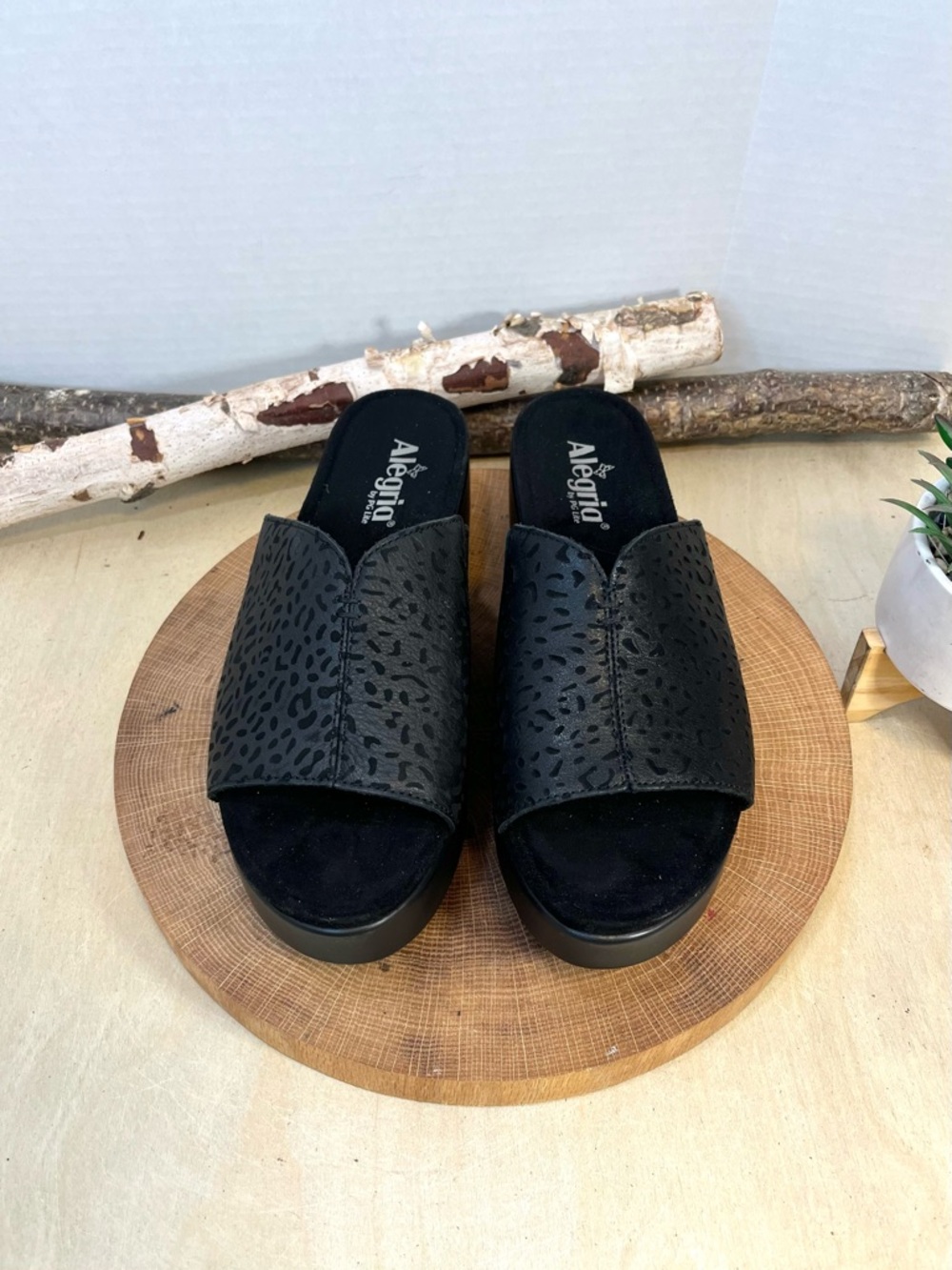 NWOB Alegria Triniti Black Patterned Leather Platform Slides - Size 40/ 9.5 – 10